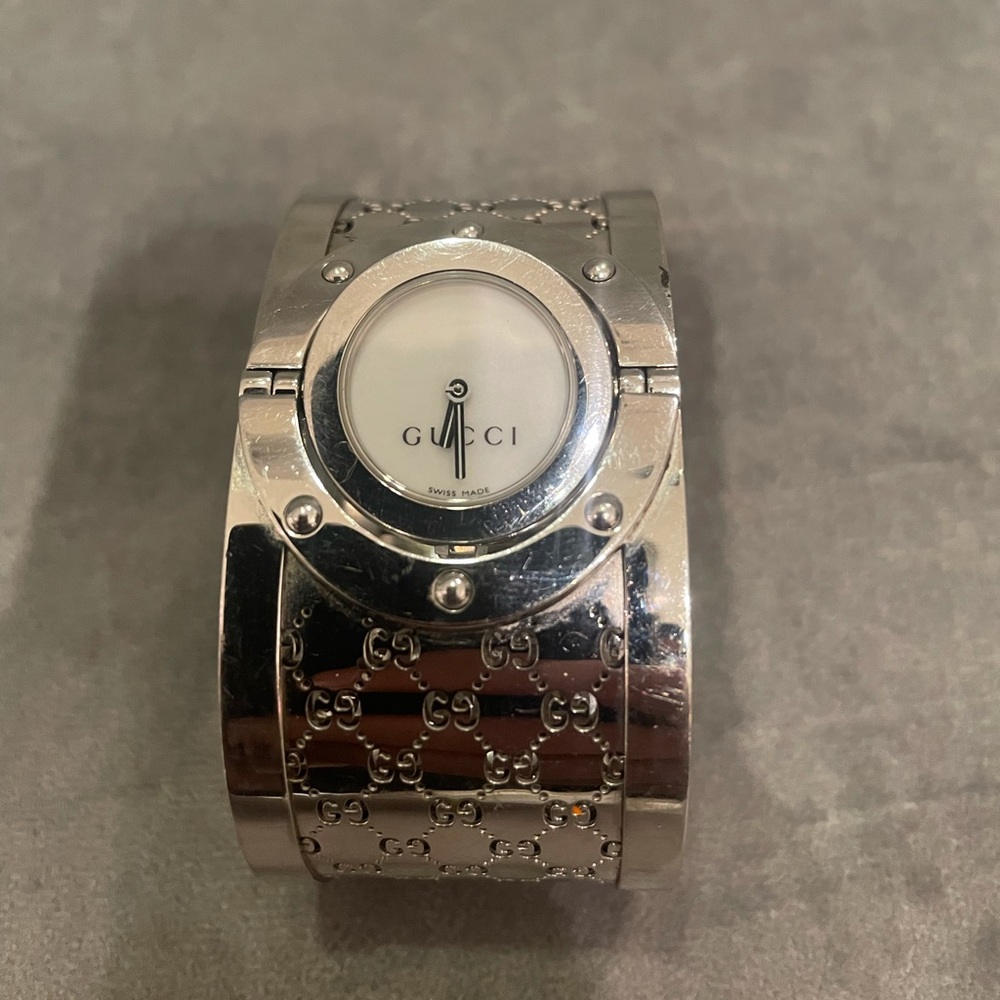 Gucci bangle watch